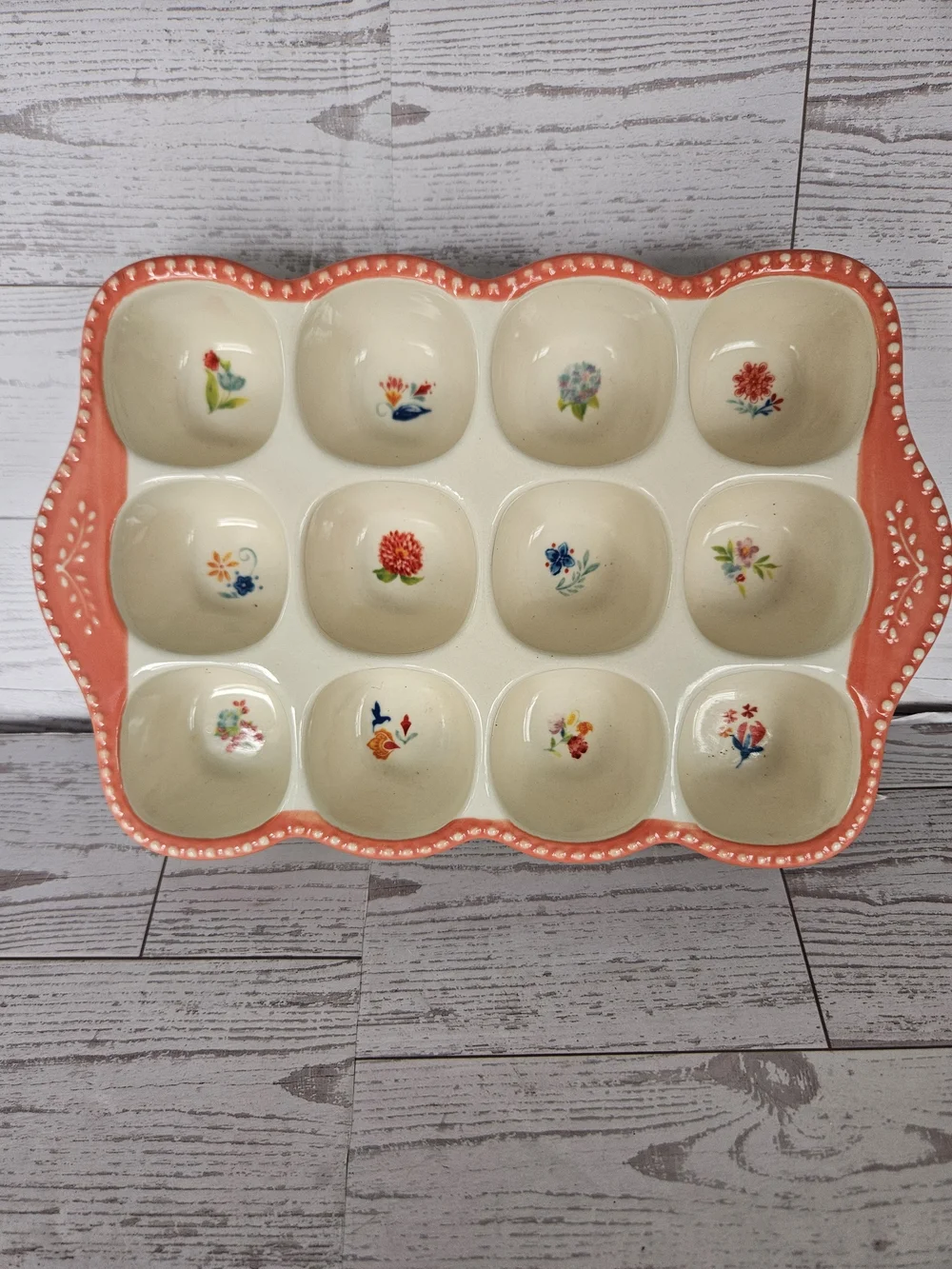 THE PIONEER WOMEN EGG HOLDER